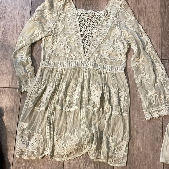 Monoreno light green lace dress with under slip size s - Picture 1 of 3